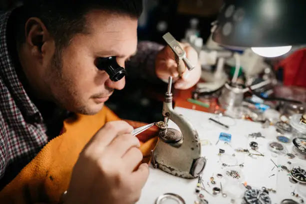 Comment entretenir et nettoyer sa montre au quotidien ?
