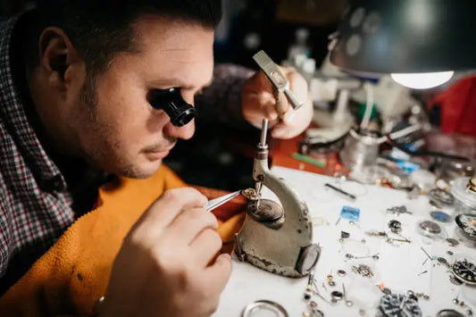 Comment entretenir et nettoyer sa montre au quotidien ?
