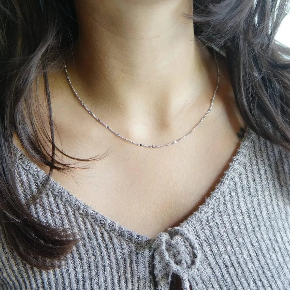 Collier Ras-du-Cou Satellite Plaqué Or/Argent – Éclat Minimaliste et Raffinement Aérien
