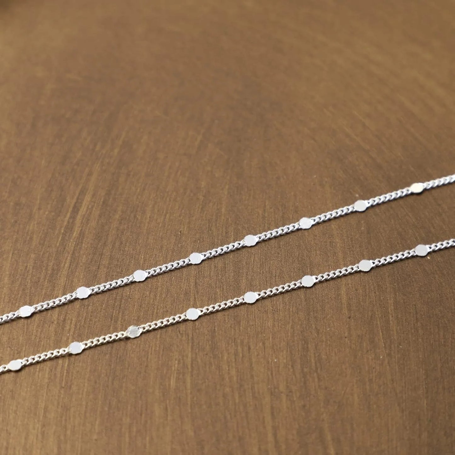 Collier Ras-du-Cou Satellite Plaqué Or/Argent – Éclat Minimaliste et Raffinement Aérien
