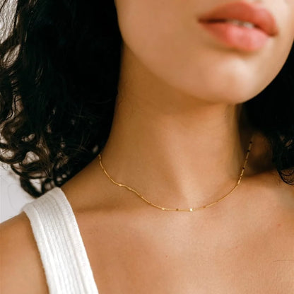 Collier Ras-du-Cou Satellite Plaqué Or/Argent – Éclat Minimaliste et Raffinement Aérien