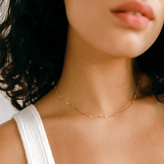 Collier Ras-du-Cou Satellite Plaqué Or/Argent – Éclat Minimaliste et Raffinement Aérien