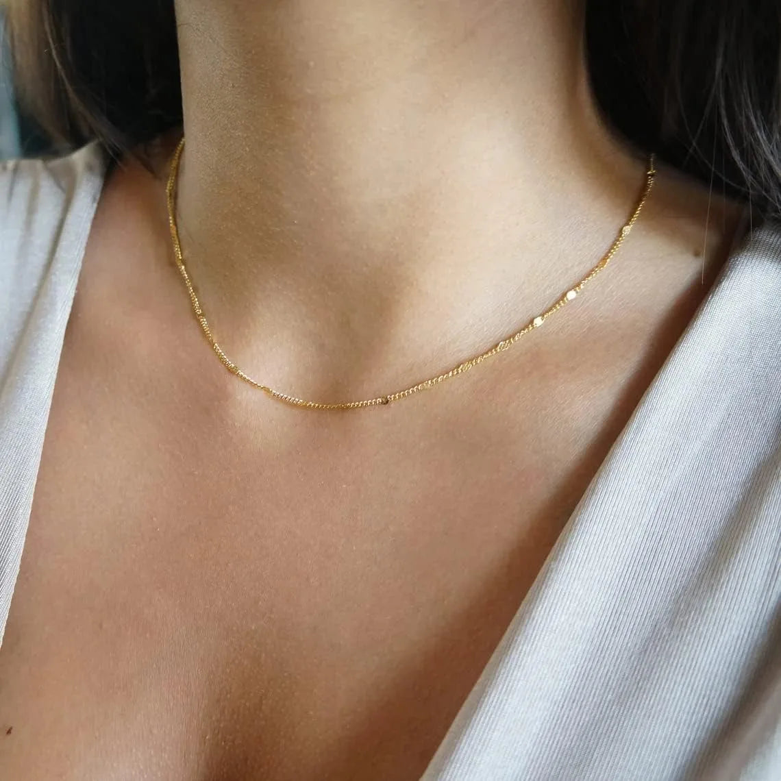 Collier Ras-du-Cou Satellite Plaqué Or/Argent – Éclat Minimaliste et Raffinement Aérien
